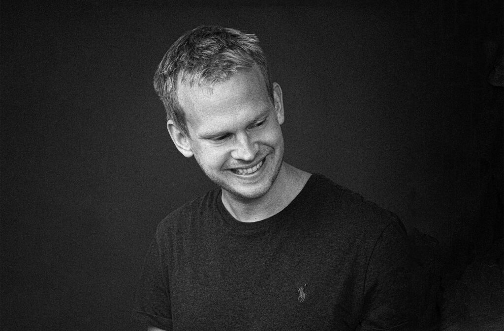 Portræt af Mark Halding i sort-hvid